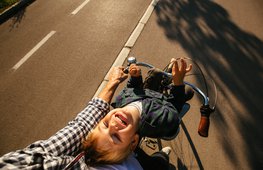 jongen_voorop_fiets.jpg